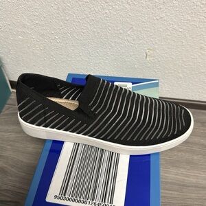 WHITE MOUNTAIN Women's Courage Sneaker